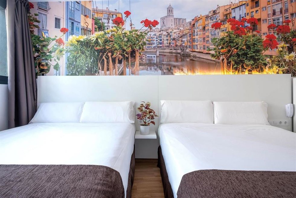 Archivo - Hotel, pernoctaciones