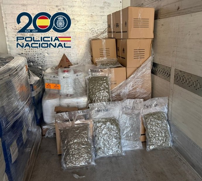 Detenido en la autovía A-92 con 100 kilos de cogollos de marihuana en un camión con matrícula extranjera