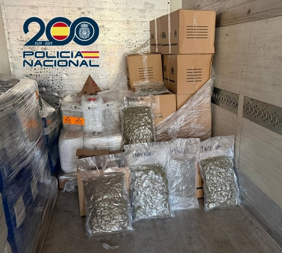 Detenido en la autovía A-92 con 100 kilos de cogollos de marihuana en un camión con matrícula extranjera