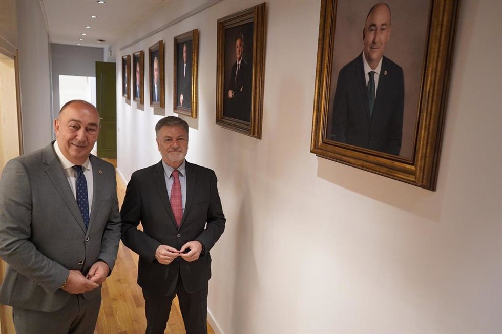 El presidente de la Diputación de Segovia, Miguel Ángel de Vicente, y el presidente de las Cortes, Francisco Vázquez.
