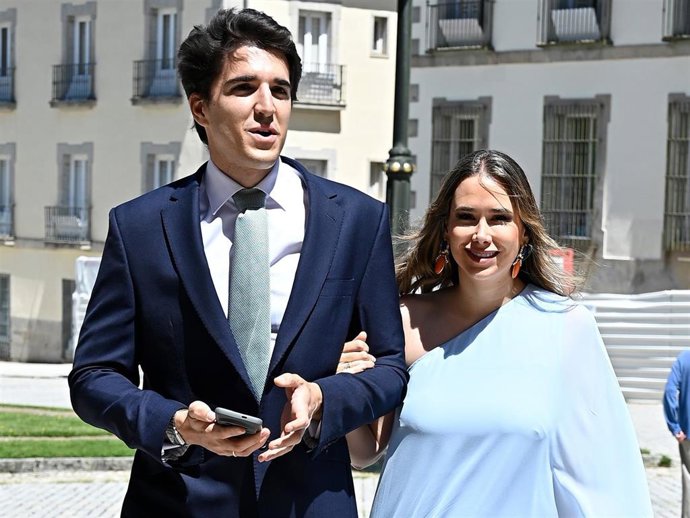 Javier García-Obregón y Eugenia Gil en la boda de su prima Marta García-Obregón este fin de semana