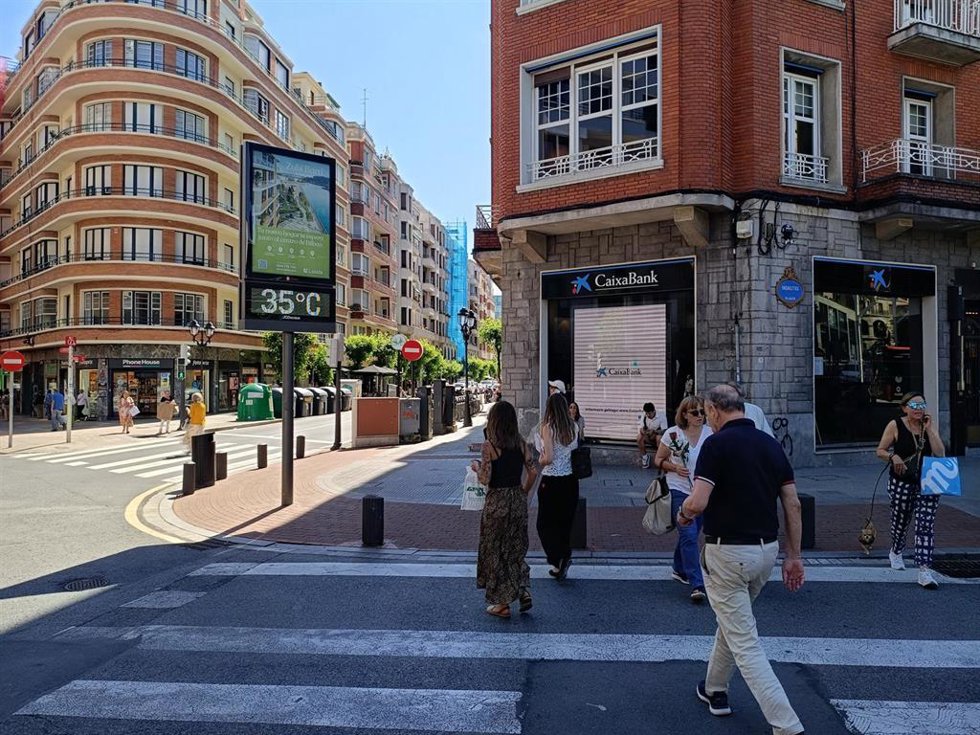 Termómetro marca 35 grados en Bilbao