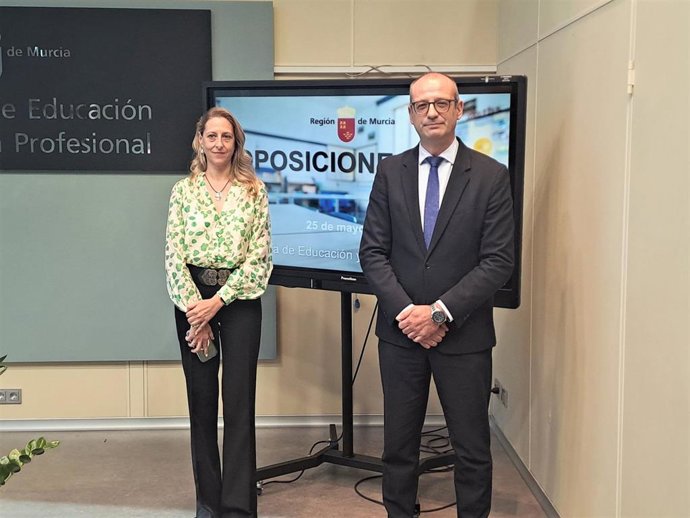 El consejero de Educación y Formación Profesional, Víctor Marín, presenta las novedades de las oposiciones al cuerpo de Maestros, que se celebrarán el 20 de junio