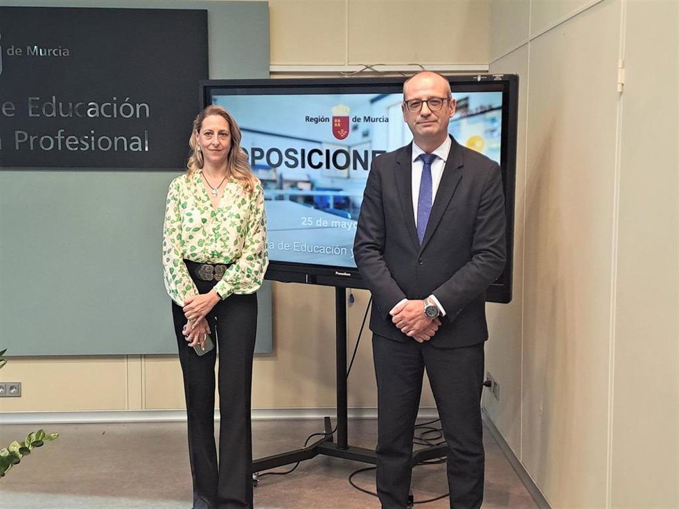 El consejero de Educación y Formación Profesional, Víctor Marín, presenta las novedades de las oposiciones al cuerpo de Maestros, que se celebrarán el 20 de junio