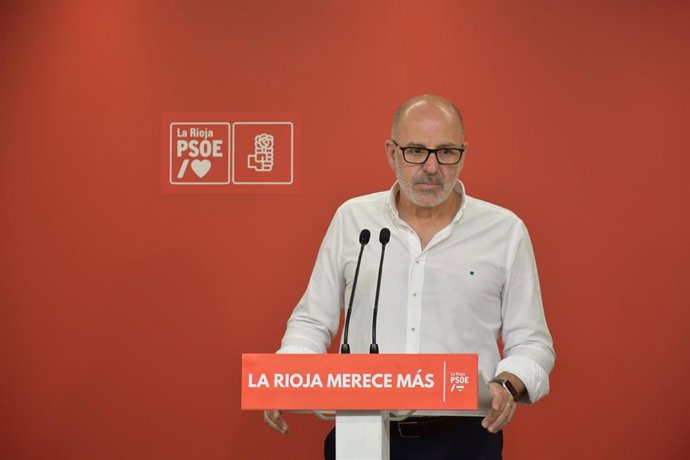 El diputado regional Miguel González de Legarra en comparecencia de prensa