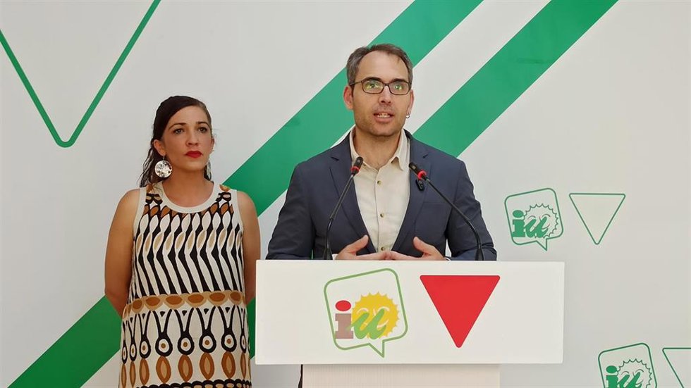 El coordinador general de Izquierda Unida (IU) Andalucía y diputado en el Congreso, Toni Valero, en una rueda de prensa.