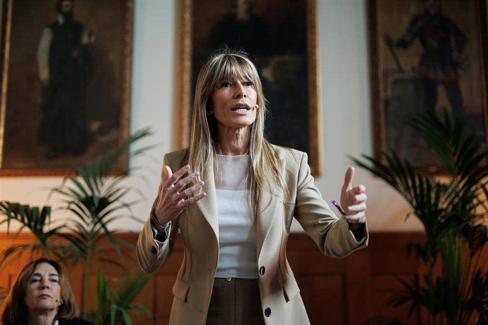 Archivo - Begoña Gómez interviene en la mesa redonda 'La igualdad no puede esperar', en el Ateneo de Madrid. Archivo. 