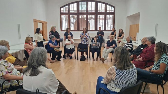 Más de 800 personas mayores participan en talleres de ayuda y gestión emocional