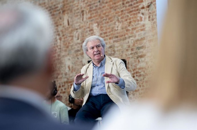 Archivo - El exministro durante la etapa del socialista José Luis Rodríguez Zapatero, César Antonio Molina, presenta el programa cultural del PP, en el espacio Jorge Juan, a 30 de junio de 2023, en Madrid (España). El programa se ha presentado de cara a l