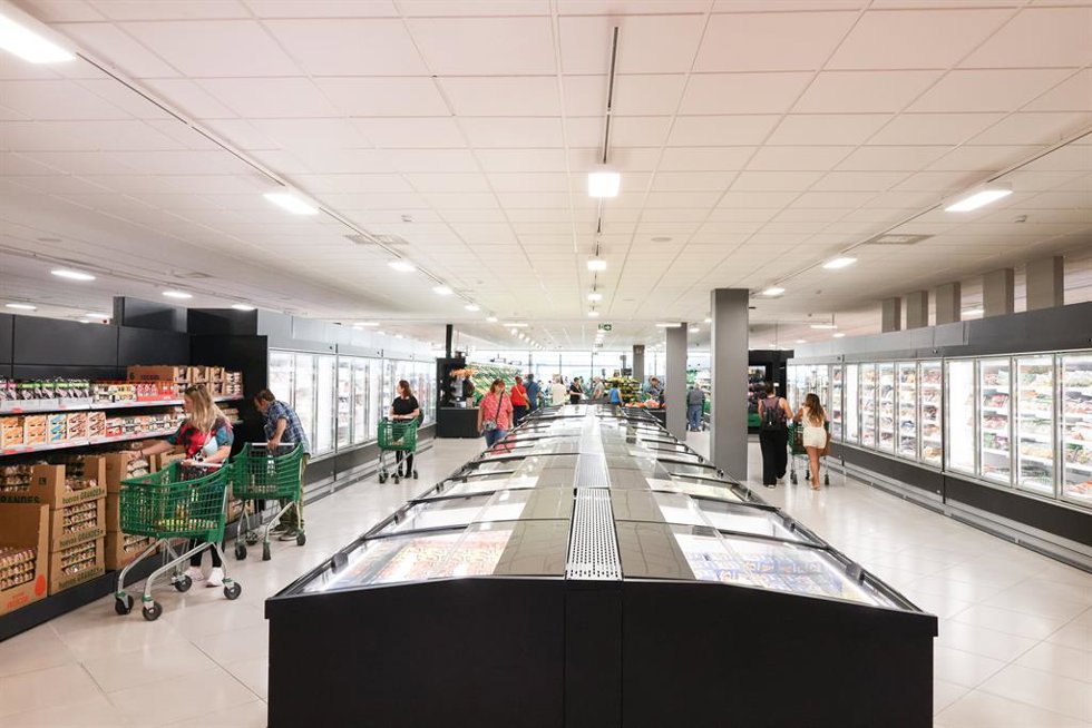 Zona de congelados del supermercado en Cambrils (Tarragona)