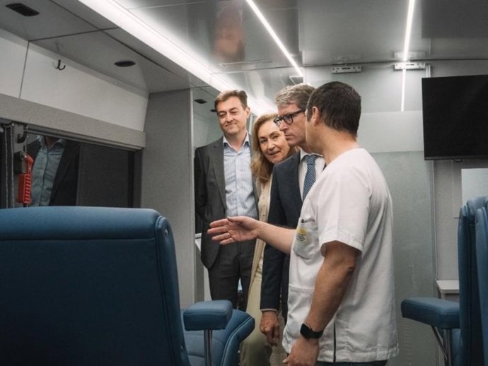 El presidente del Gobierno, Gonzalo Capellán, visita la nueva unidad móvil