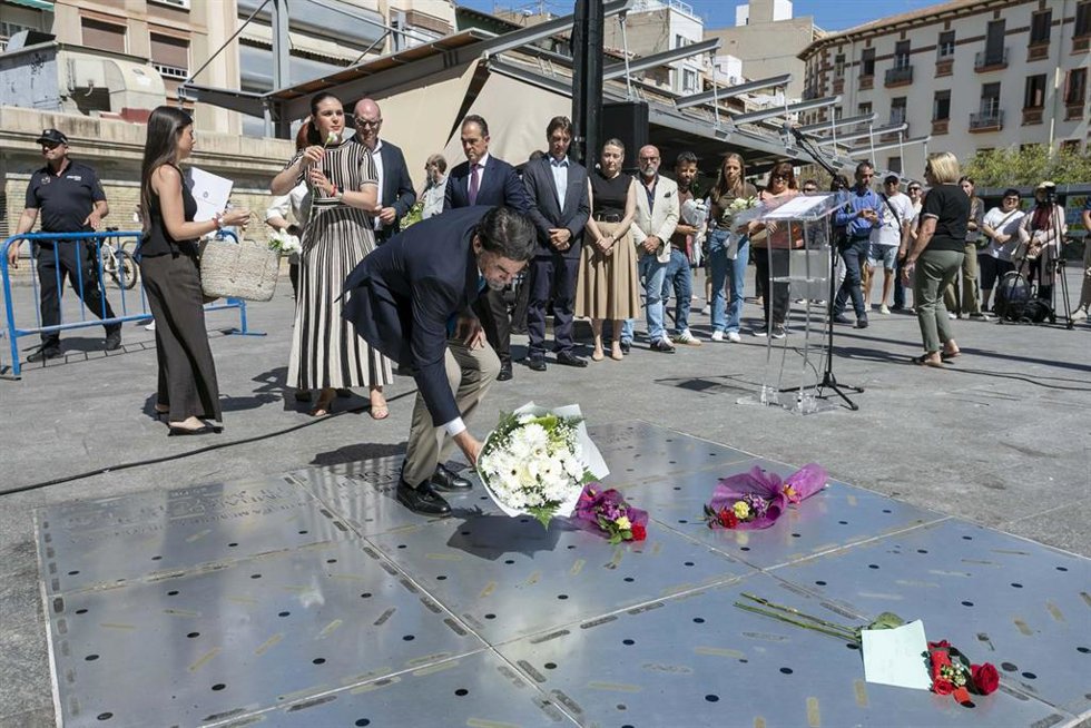 Celebración del acto institucional por las víctimas del bombardeo del Mercado Central