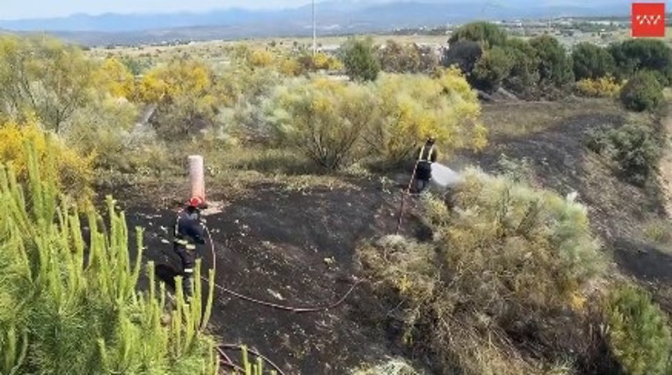 Incendio de vegetación en la M-50 a la altura de Majadahonda