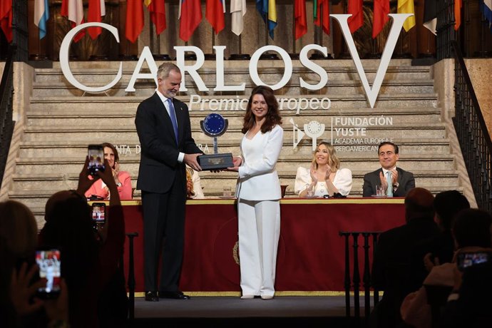 El Rey Felipe VI, durante la entrega el XIX Premio Europeo Carlos V al Comité Europeo de las Regiones, en el Monasterio de San Jerónimo de Yuste, a 25 de mayo de 2026, en Cuacos de Yuste, Cáceres, Extremadura (España). Recogen el galardón el presidente en