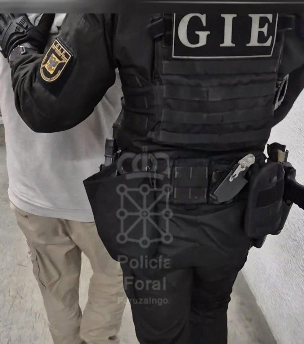 Conducción del detenido al Palacio de Justicia.