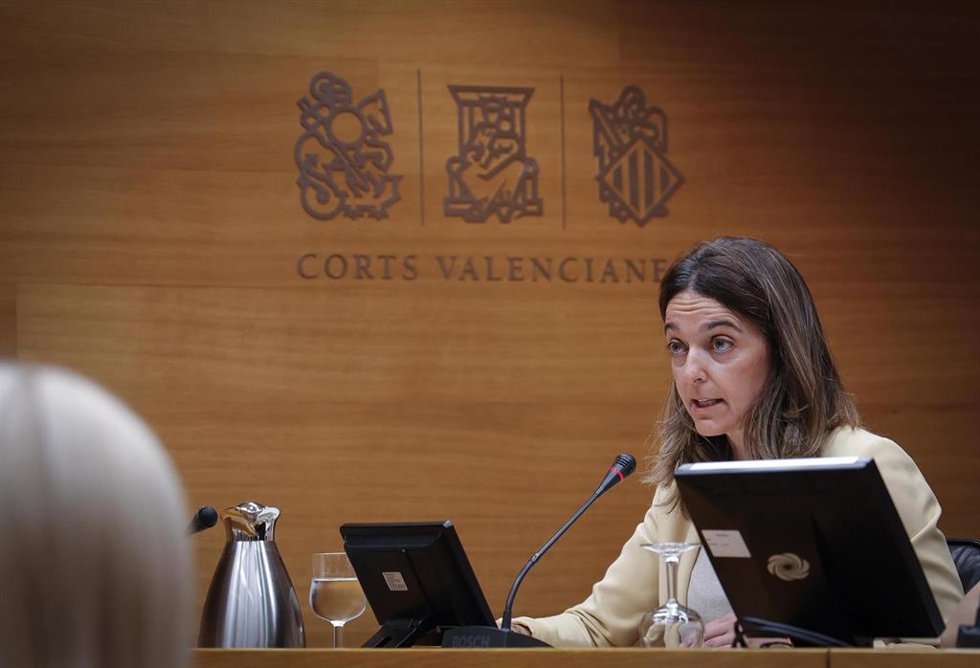 La consellera de Justicia, Transparencia y Participación, Nuria Martínez, comparece en la comisión de Justicia de Les Corts
