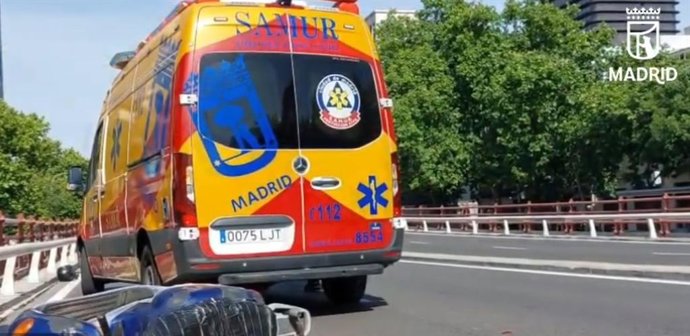 Un motorista grave tras una colisión lateral con un turismo