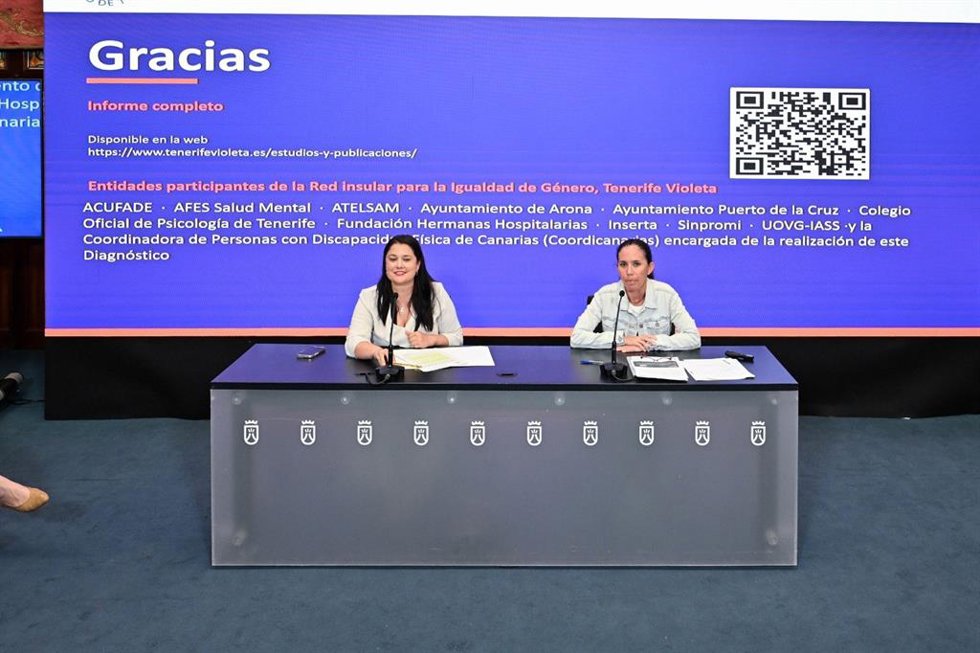La directora insular de Igualdad y Diversidad del Cabildo de Tenerife, Patricia León y la socióloga y profesora de la ULL, Yurena González, en la presentación de un estudio pionero sobre violencia de género y discapacidad