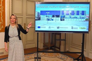 La concejala de Medio Ambiente, María José Coca, presenta el proyecto de mejora energética del Centro Municipal Integrado (CMI) Julián Sánchez 'El Charro'.