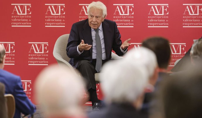 El expresidente del Gobierno, Felipe González, durante el encuentro empresarial y coloquio informativo celebrado en las instalaciones del Hotel SH Valencia Palace