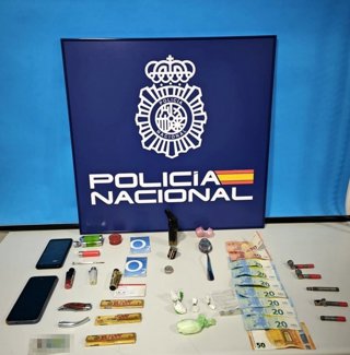 Droga, efectos y dinero incautado en Aranda de Duero (Burgos).