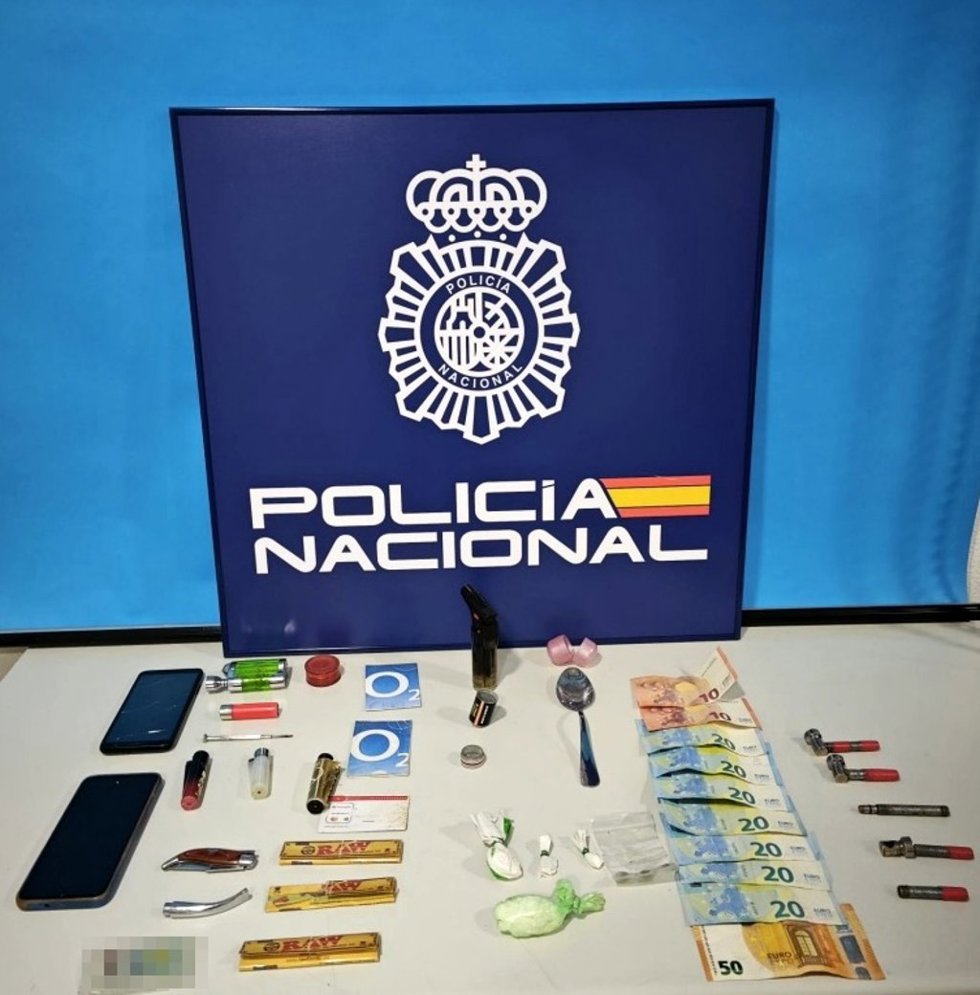 Droga, efectos y dinero incautado en Aranda de Duero (Burgos).
