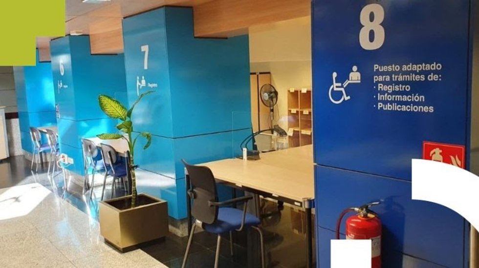 Un puesto accesible en una oficina de la Administración General del Estado.