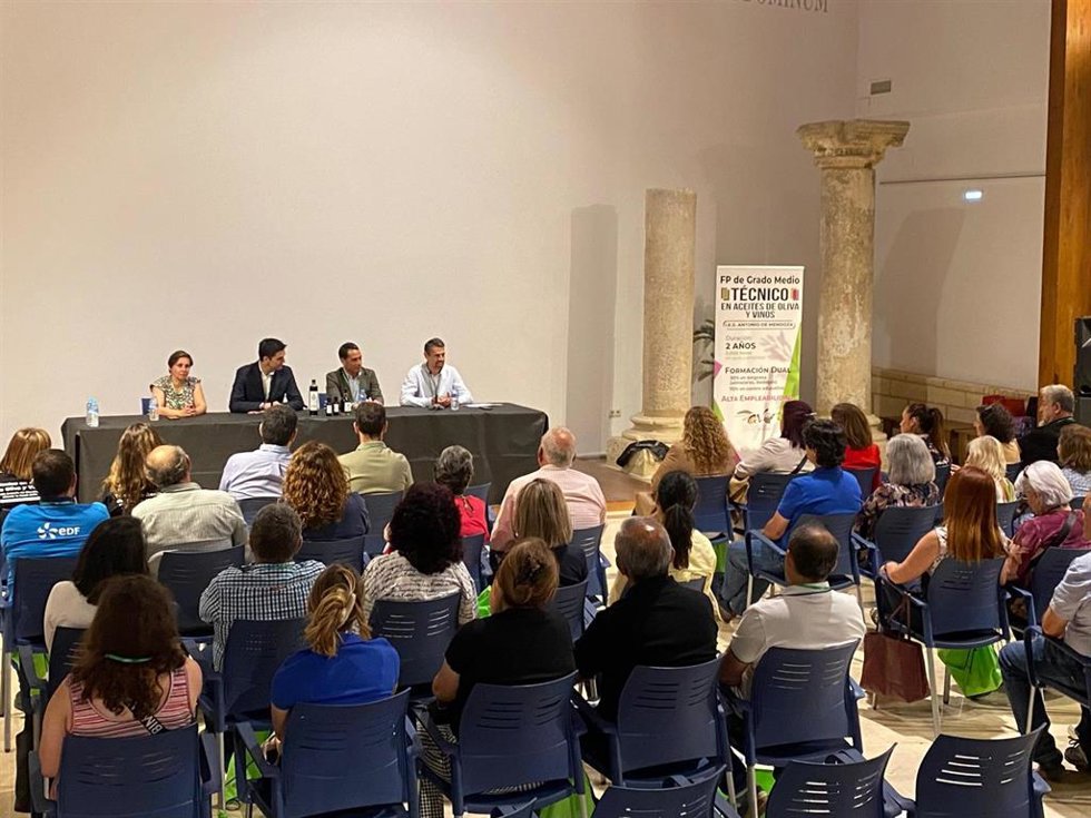 Inauguración de las jornadas 'AOVE's influencers'.