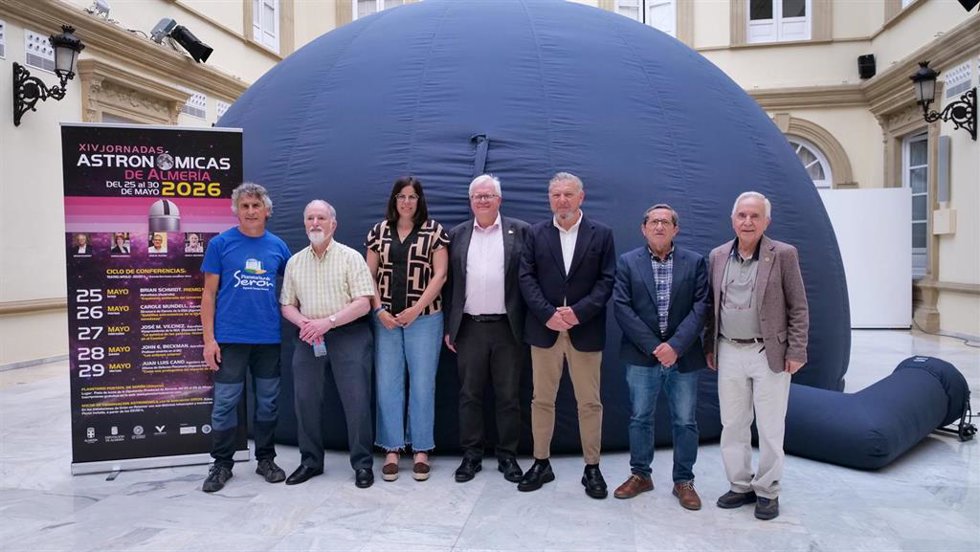 Presentación de las XIV Jornadas Astronómicas de Almería con el Premio Nobel de Física Brian Schmidt.