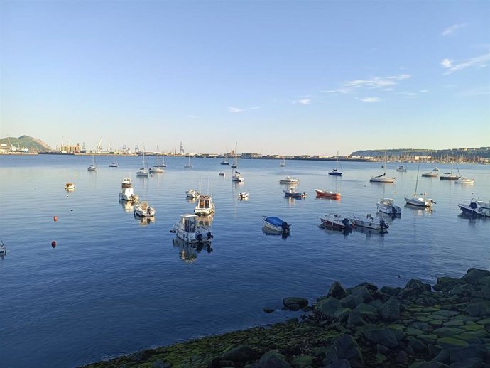 Cielos despejados en la costa vasca.