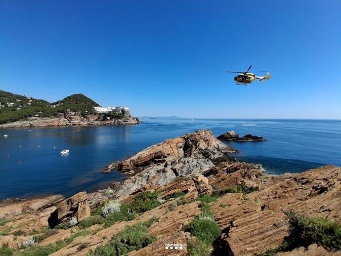 La Punta des Plom de Begur (Girona), on un home de 70 anys ha patit "ferides de gravetat" després de caure per una zona de roques aquest dilluns