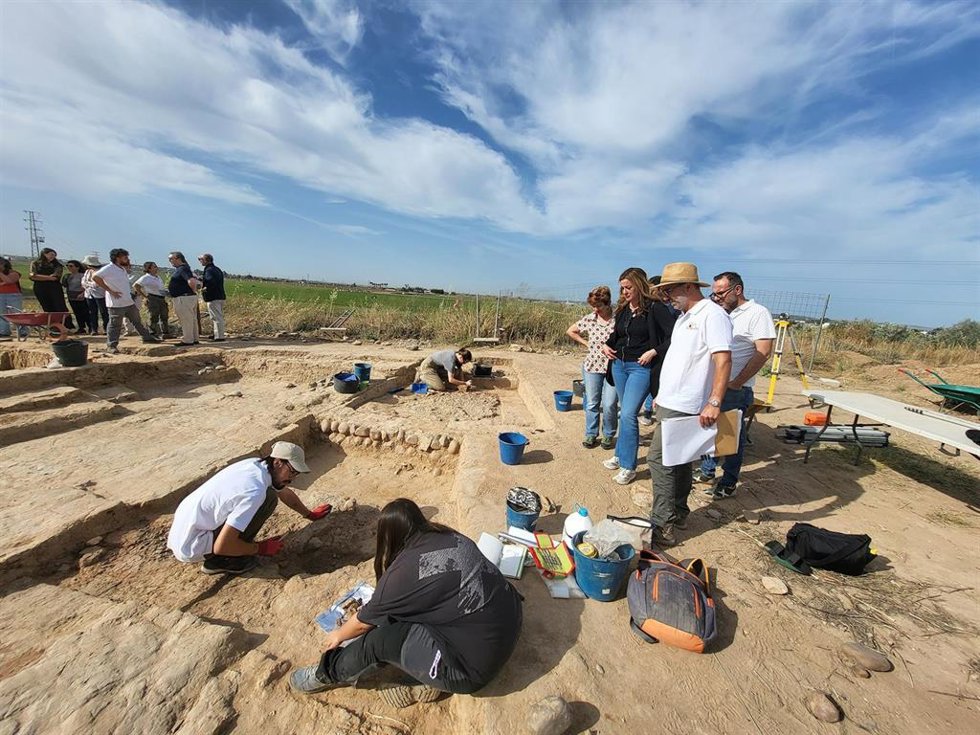Excavaciones en el yacimiento Cerro Macareno de La Rinconada.