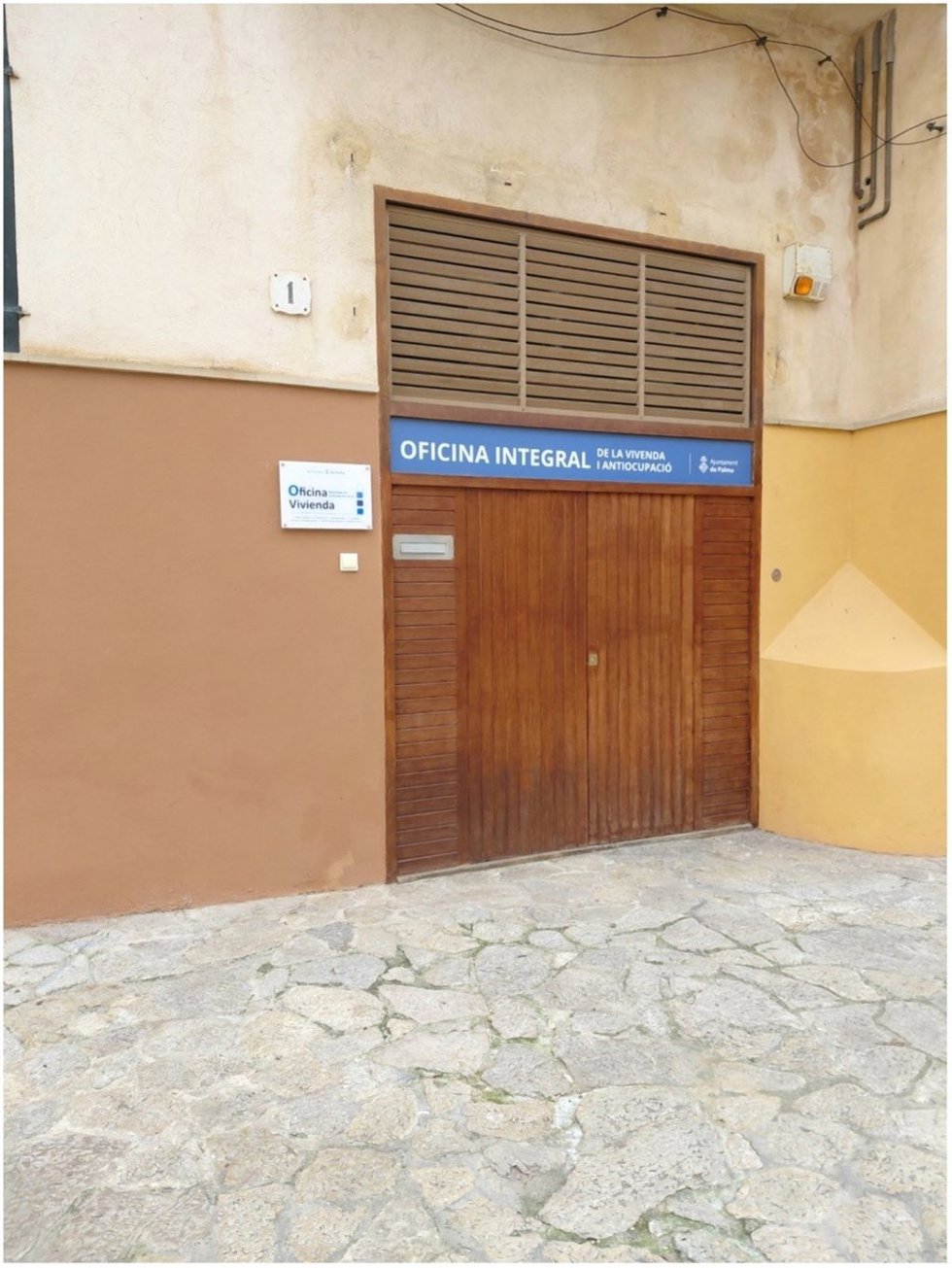 Entrada de la Oficina Integral de Vivienda y Antiocupación del Ayuntamiento de Palma.