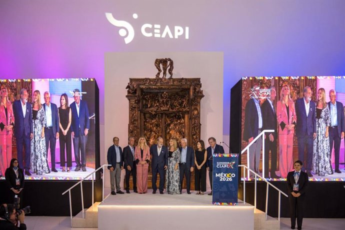 Toni Slim, Carlos Slim Domit, María Elena Torruco, Carlos Slim, Núria Vilanova, Stanley Motta, Paola Luksic y Jaime Gilinski