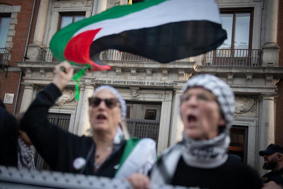 Concentración en protesta por el ataque del ejército de Israel a la Global Sumud Flotilla, frente al Ministerio de Asuntos Exteriores, a 30 de abril de 2026