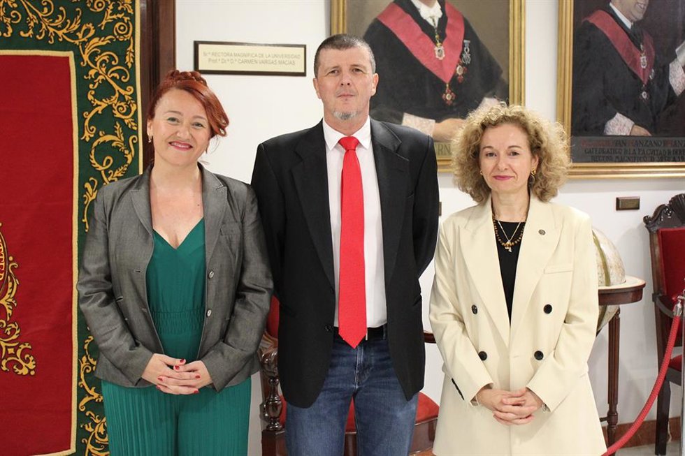 María de los Ángeles Rodríguez Bellido, Luis Navarrete Cardero y María Carmen Romero Ternero, en la toma de posesión como responsables de Matemáticas, Comunicación e Ingeniería Informática, respectivamente.