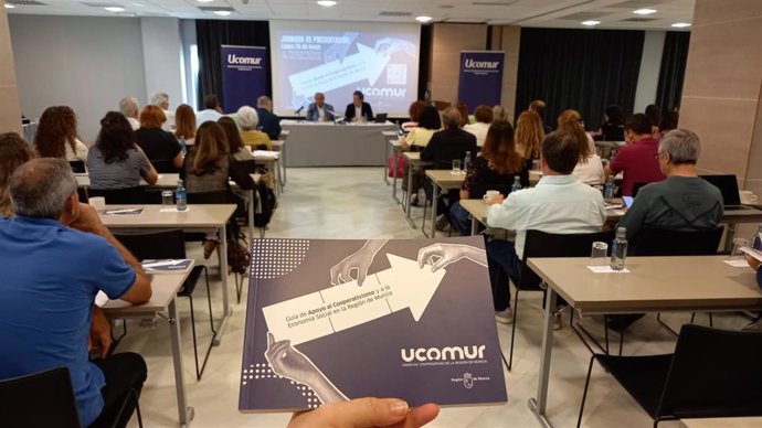 Presentación de la Guía de Apoyo al Cooperativismo y a la Economía Social en la Región de Murcia, presentado por Ucomur