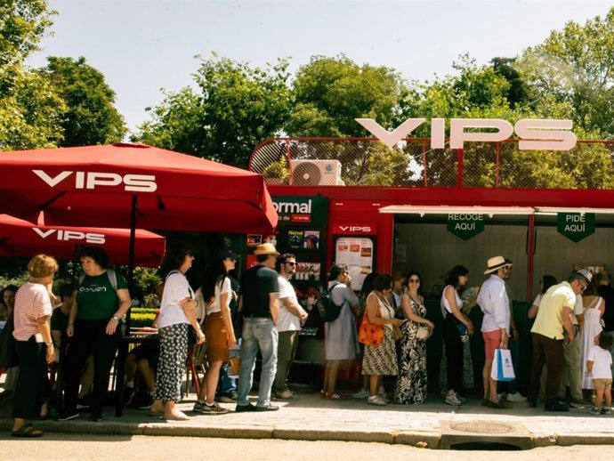 Tardeo de autor, encuentros especiales y sus platos más icónicos... VIPS completa de nuevo la Feria del Libro