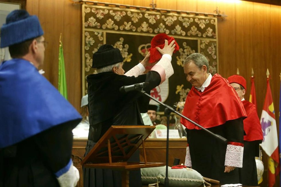 Archivo - Imagen del acto de investidura de José Luis Rodríguez Zapatero como doctor honoris causa por la ULE, en 2023.