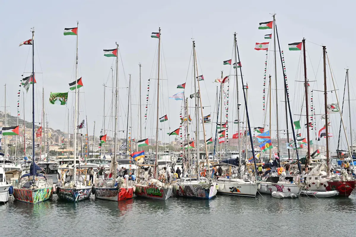 Barcos de la Global Sumud Flotilla en Nápoles, Italia