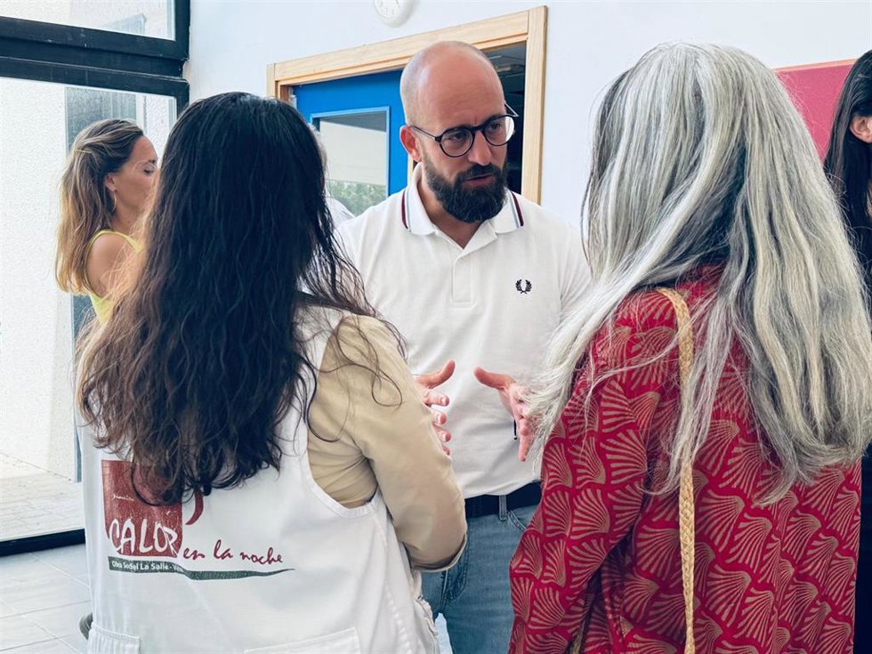 El alcalde de El Puerto en el Centro Municipal para Portuenses sin Hogar.