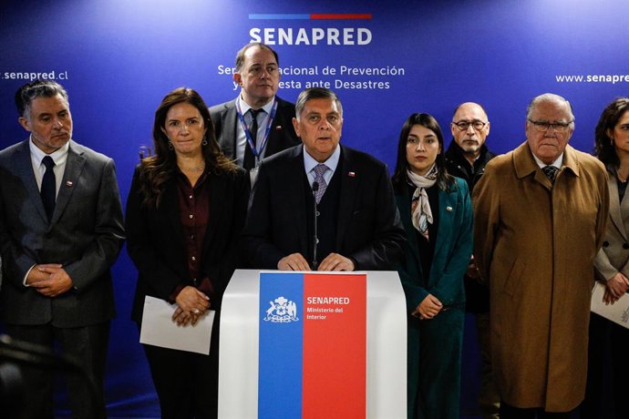 Santiago, 25 de mayo de 2026.  El biministro del Interior y Secretaria General de Gobierno, Claudio Alvarado, encabeza la sesion del COGRID Nacional con el motivo de coordinar las acciones de preparacion para este invierno, en dependencias de