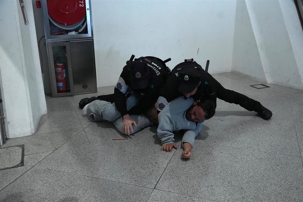 Incidentes en el Aeropuerto de Bilbao tras el recibimiento a miembros de la Global Sumud Flotilla