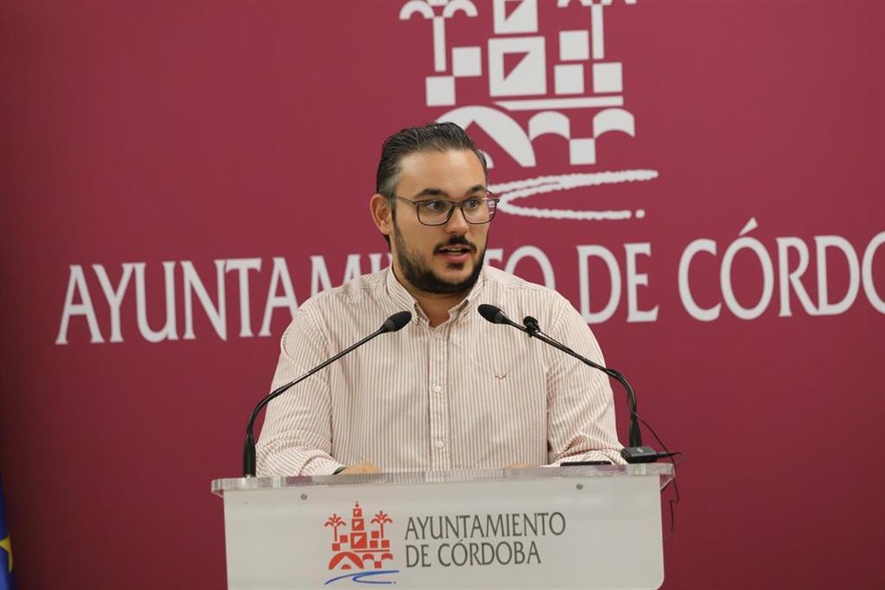 Archivo - El concejal de Hacemos Córdoba en el Ayuntamiento de Córdoba Iván Fernández, en una imagen de archivo