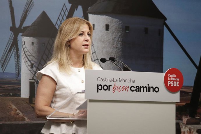 La portavoz del grupo parlamentario socialista, Ana Isabel Abengózar.