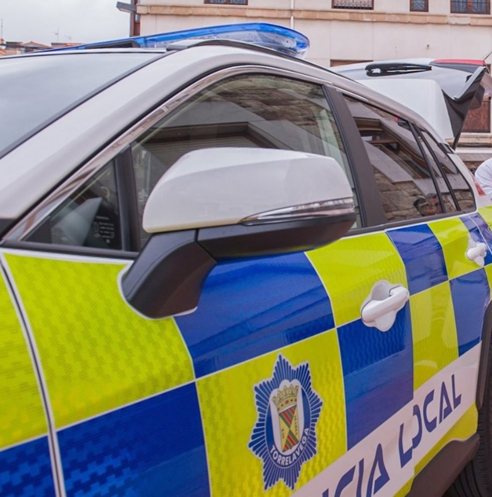 Archivo - Coche de la Policía Local de Torrelavega.-ARCHIVO
