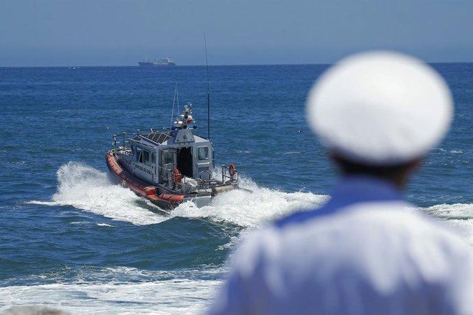Vina del Mar, 8 de enero de 2024 Personal de la Armada realiza labores de busqueda de la joven Anahi Espindola en la desembocadura del estero Marga Marga Sebastian Cisternas/Aton Chile