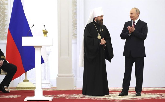 Archivo - El presidente ruso, Vladimir Putin, con el metropolitano Hilarión Alfeyev
