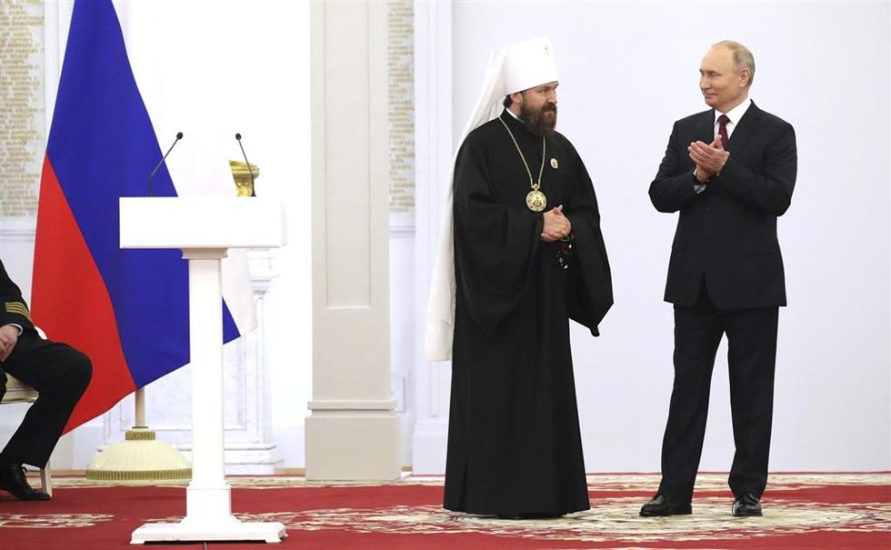 Archivo - El presidente ruso, Vladimir Putin, con el metropolitano Hilarión Alfeyev