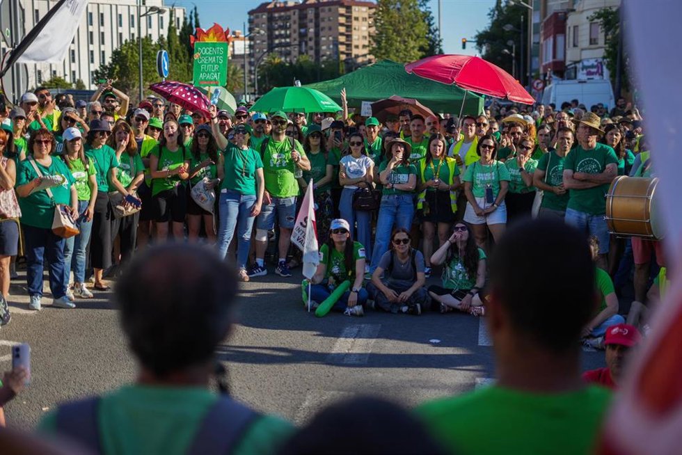 Nueva concentración ante la Conselleria de Educación en el marco de la huelga indefinida